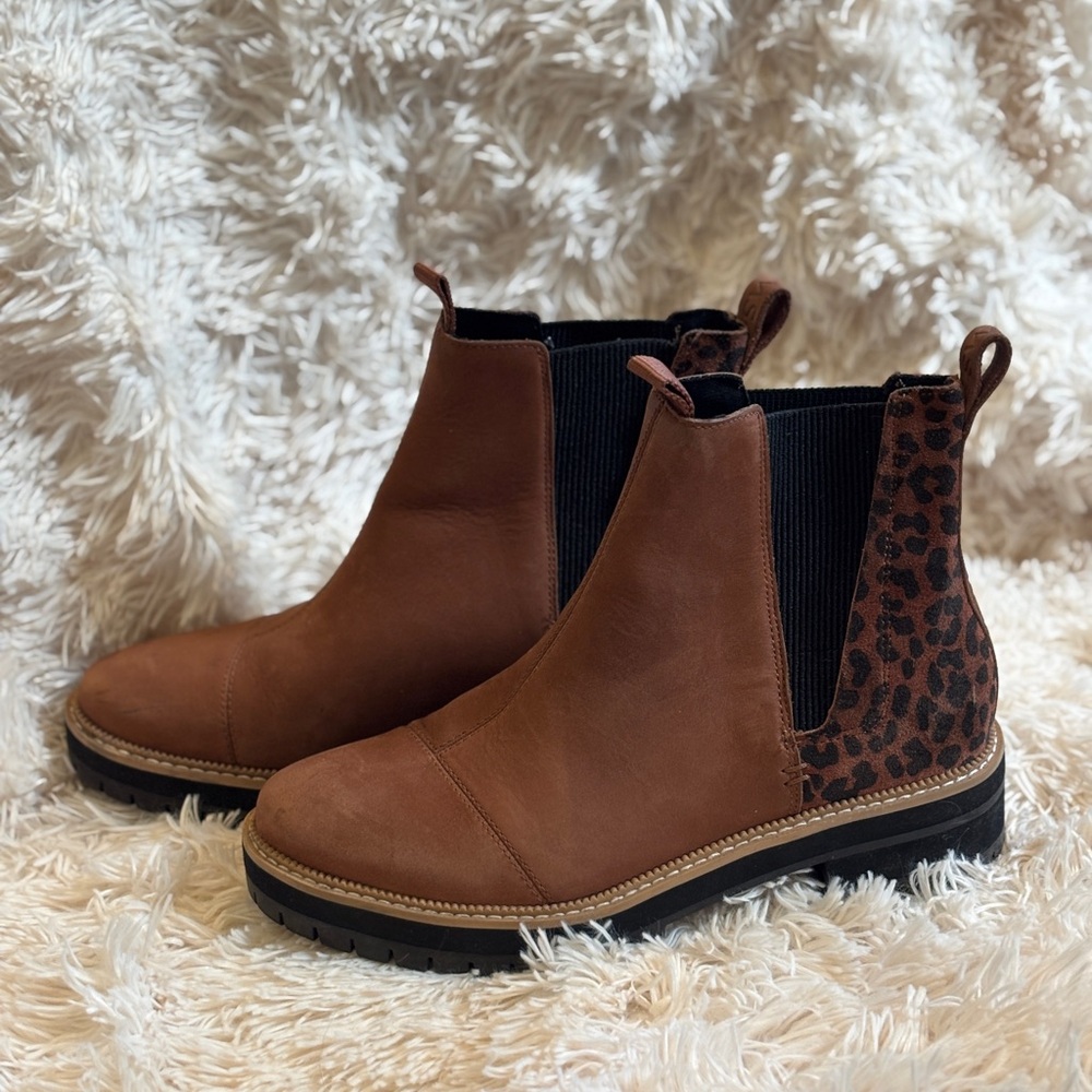 TOMS Dakota Leopard Cheetah Print Ankle Boots. Size 9